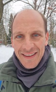 Premium surf coaching client testimonial praising the technical feedback and rapid progress achieved with Filipe Anjos in Peniche.